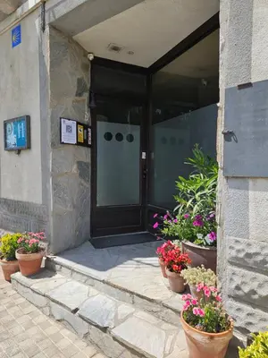 Fachada o entrada de Hostal JP y Estudios