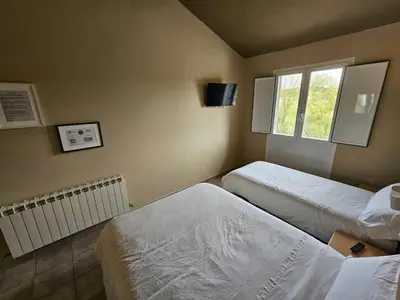 Cama o camas de una habitación en Hostal JP y Estudios