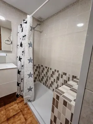 Un baño de Bajo con jardín, paz, tranquilidad y aire libre - Isard 3