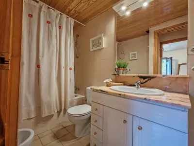 Un baño de Chimenea, cama grande y vistas- Escapada romántica perfecta - Falcó 16