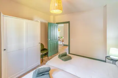 Cama o camas de una habitación en Espaciosa casa rural con amplio jardin y barbacoa