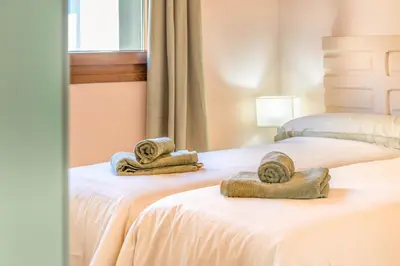 Cama o camas de una habitación en Espaciosa casa rural con amplio jardin y barbacoa