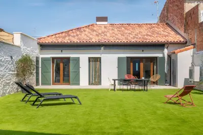 Jardín al aire libre en Espaciosa casa rural con amplio jardin y barbacoa