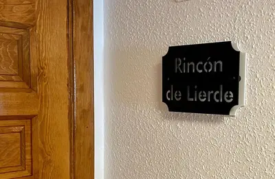 Certificado, premio, señal o documento que está expuesto en Rincón de Líerde