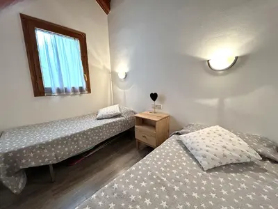 Cama o camas de una habitación en Dúplex lluminós a Esterri d'Àneu by RURAL D'ÀNEU