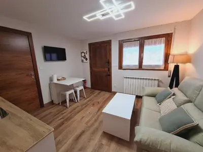 Una televisión o centro de entretenimiento en Puente viejo