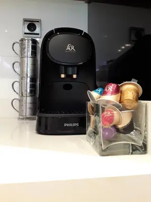 Utensilios para hacer té y café en Loft luminoso y céntrico