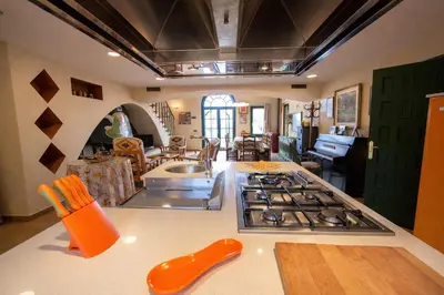 Una cocina o zona de cocina en Catalunya Casas Your own private estate just 20km from Salou!