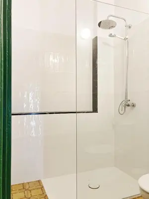Un baño de Les Cases del Moliner
