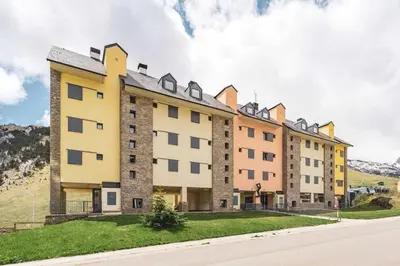Edificio en el que se encuentra la habitación en casa particular