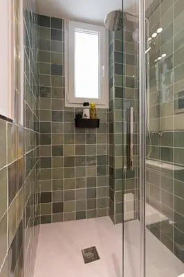 Un baño de SB2 - Apartamento moderno 2 dormitorios, 4º sin ascensor, muy céntrico