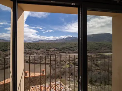Vista general de una montaña o vista desde la casa o chalet